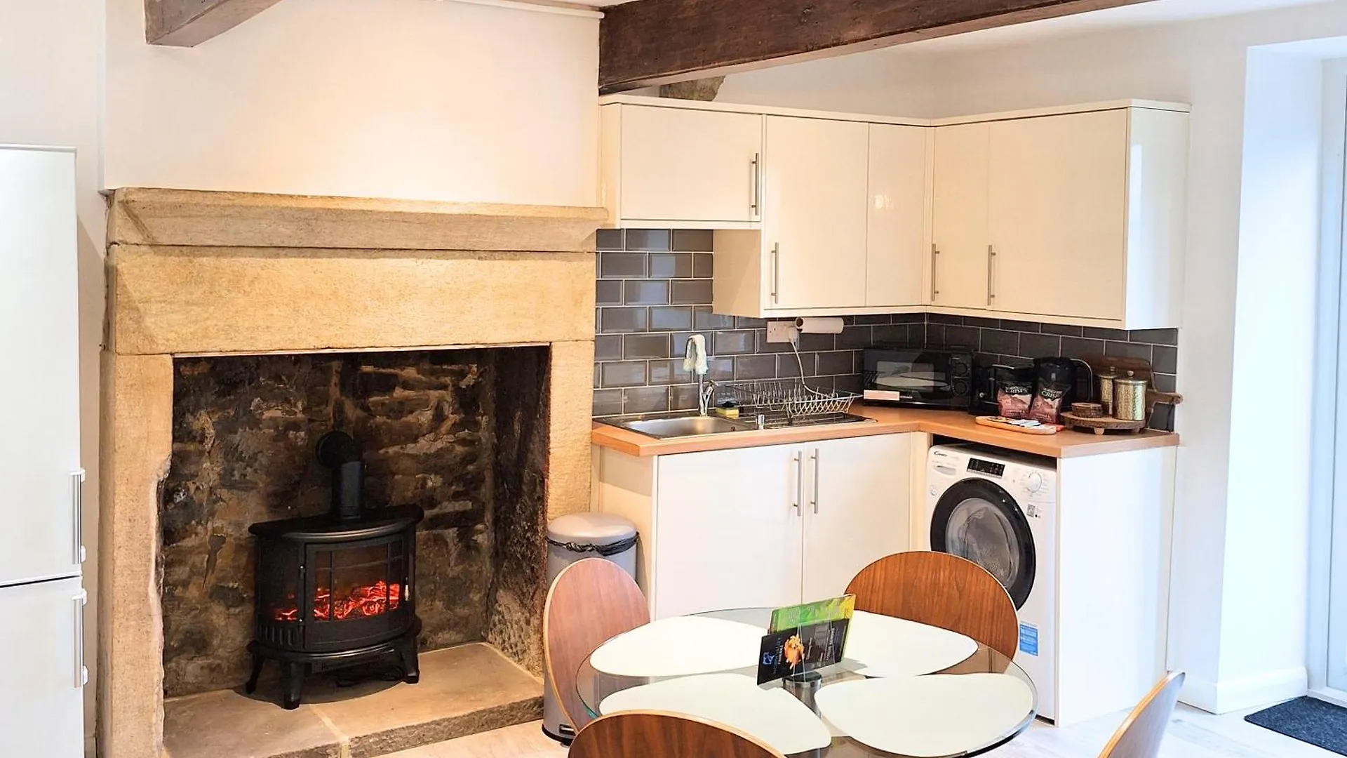Two-Bedroom Stone Cottage - Lovely Garden Patio - Free On Street Parking Keighley